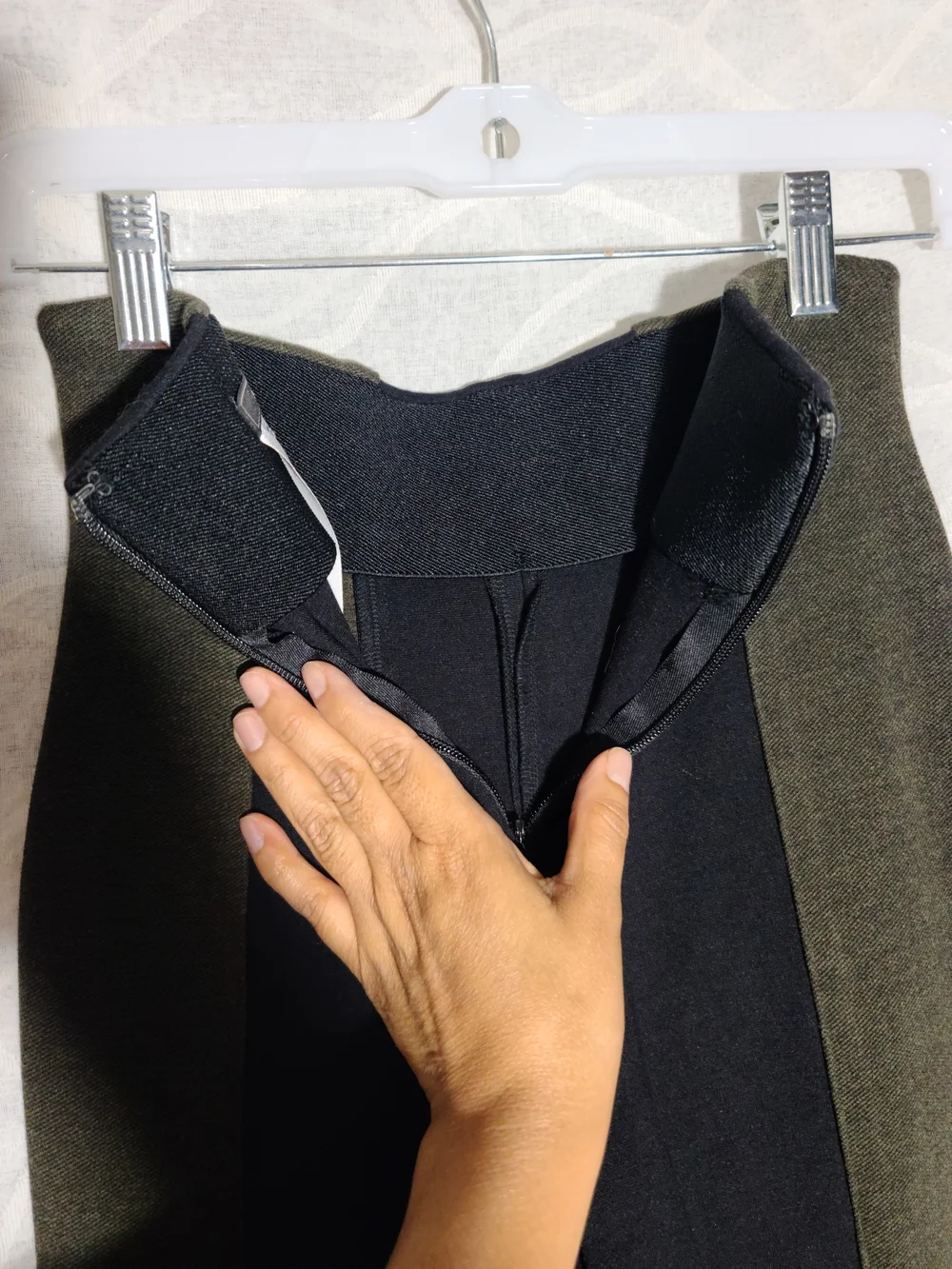 BCBGMaxAzria Olive and Black High-Waist Ponte Leggings
